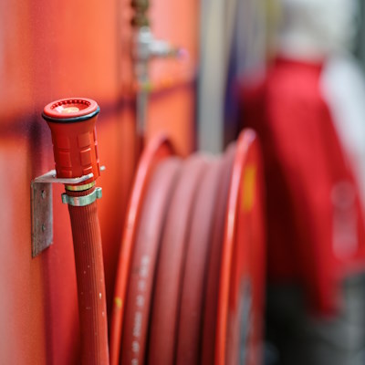 Close-up van brandslang in een winkel