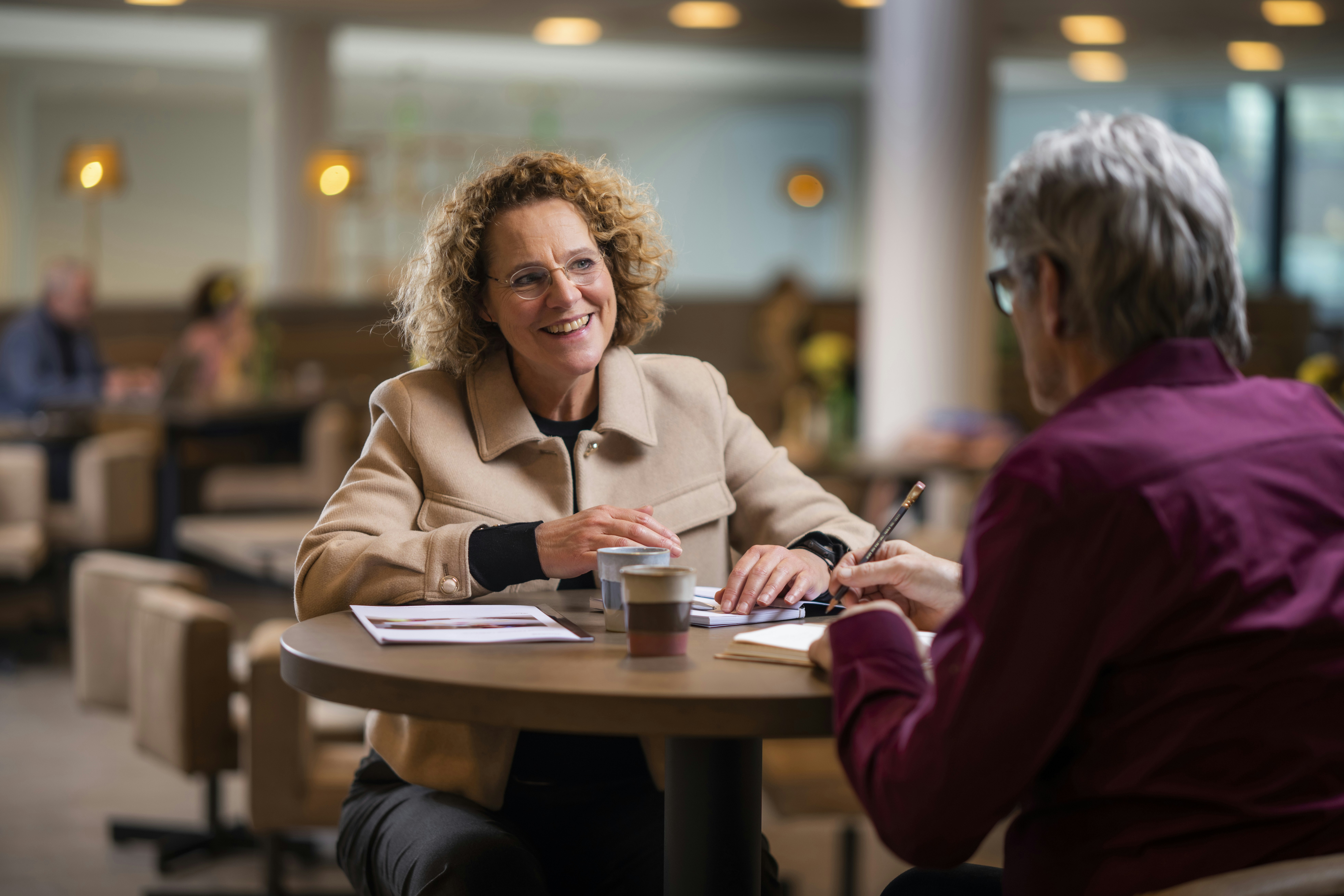 Voorzie Berlinda Dijkma aan tafe in gesprek