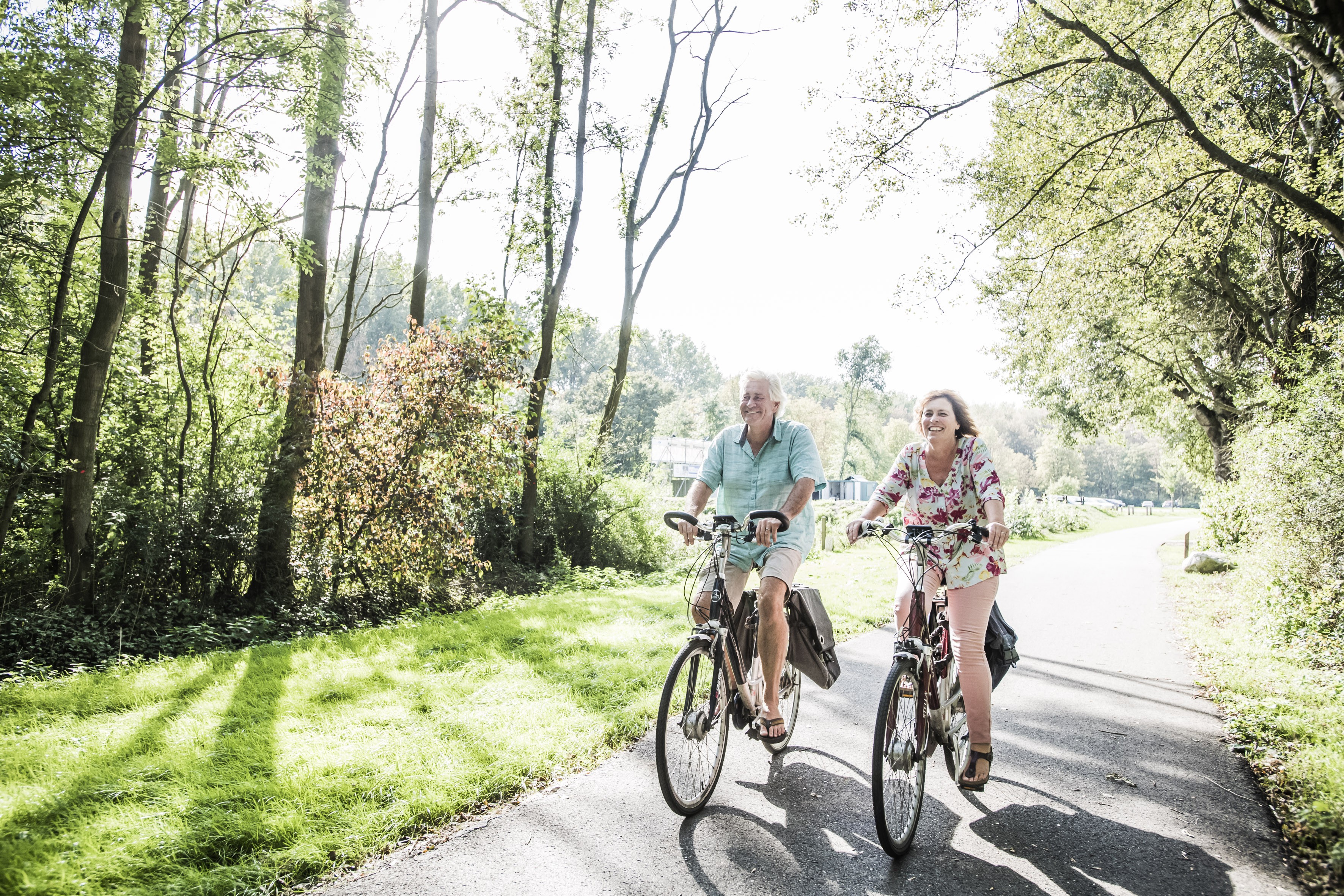 Actieve senioren op fiets
