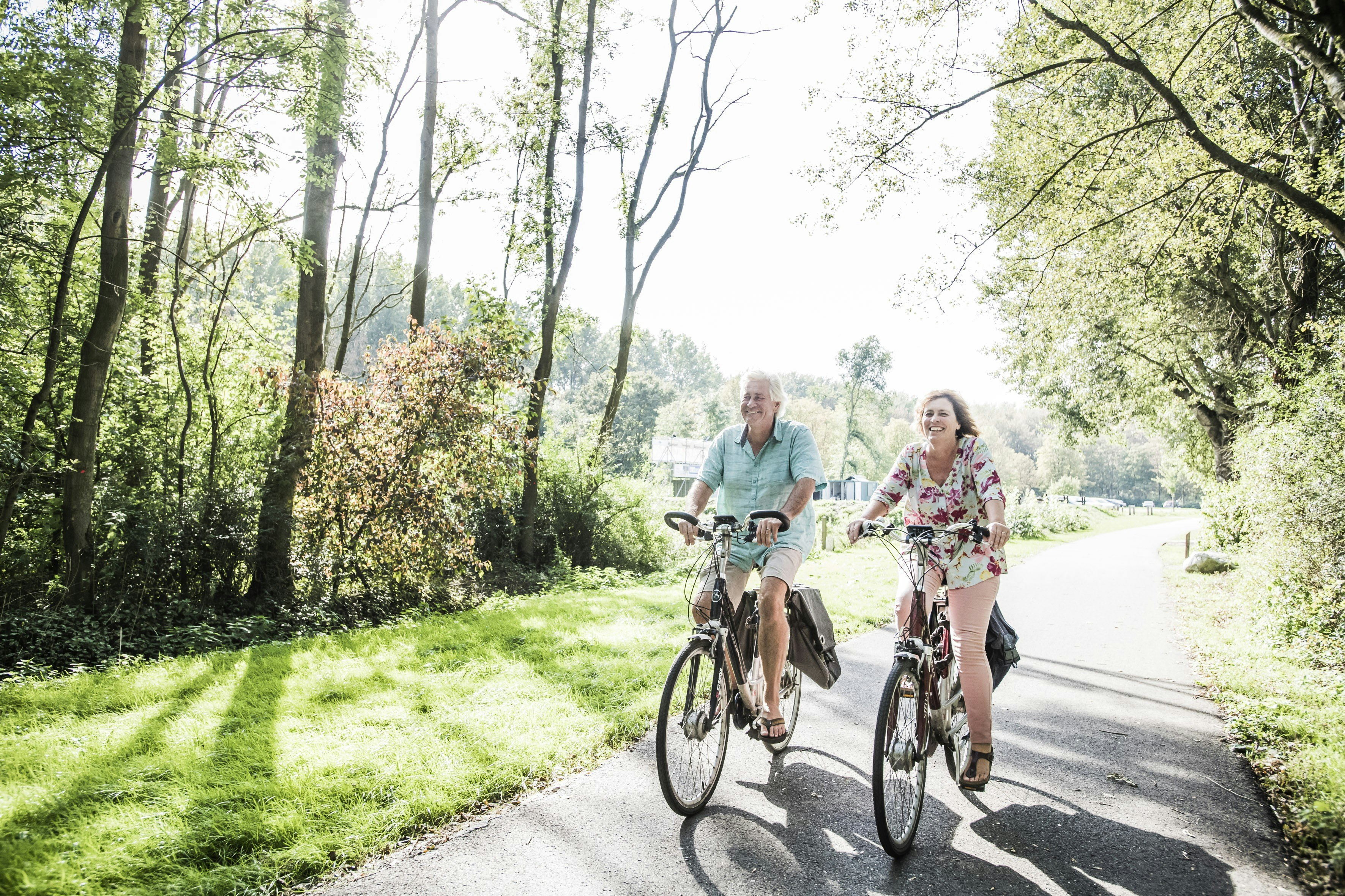 Actieve senioren op fiets
