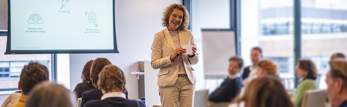 Berlinda staat voor de groep